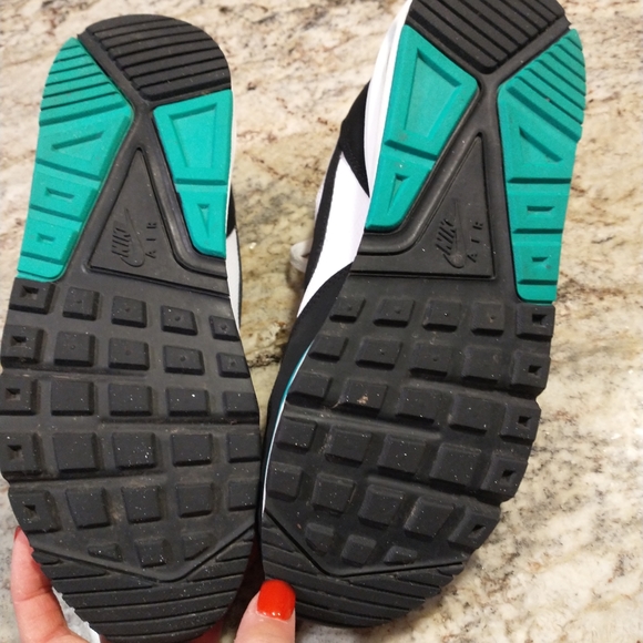 Size 9.5 women's Nike Air Max Correlate - Picture 5 of 6